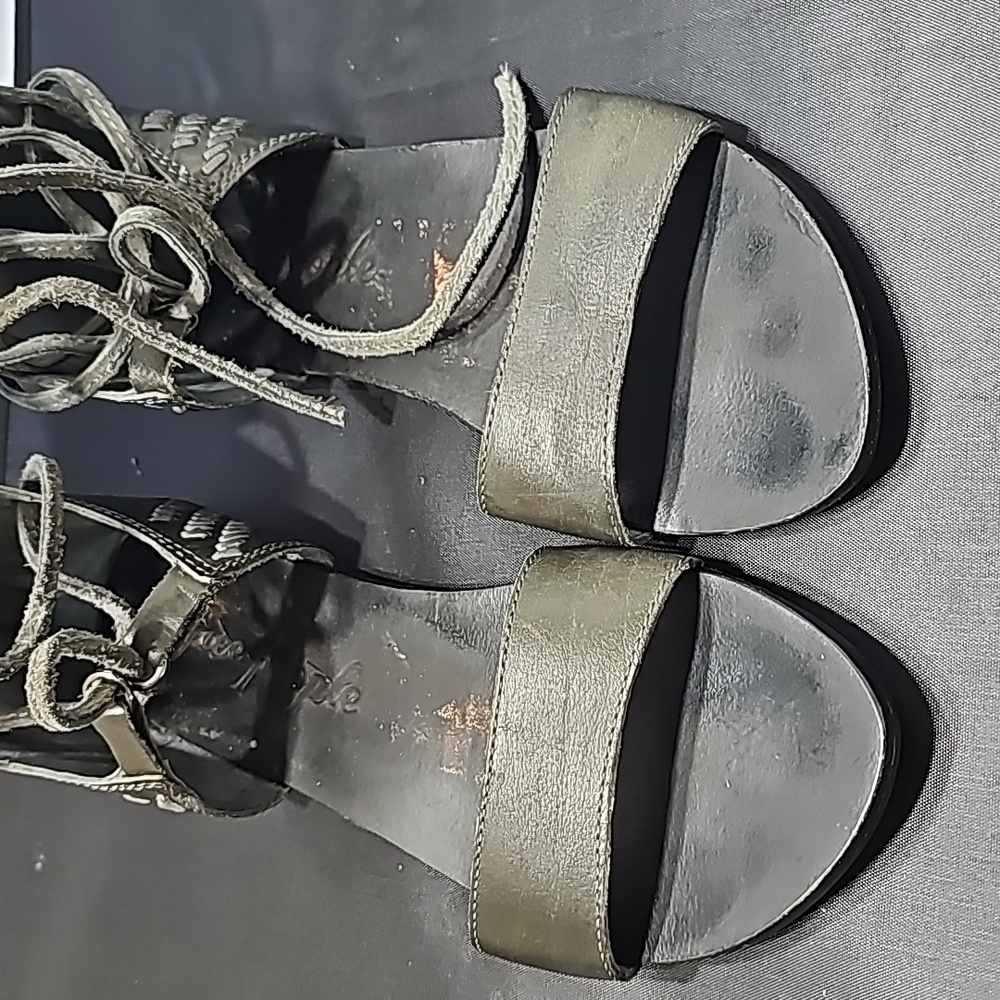 Stylish Gray Gladiator Sandals - image 8